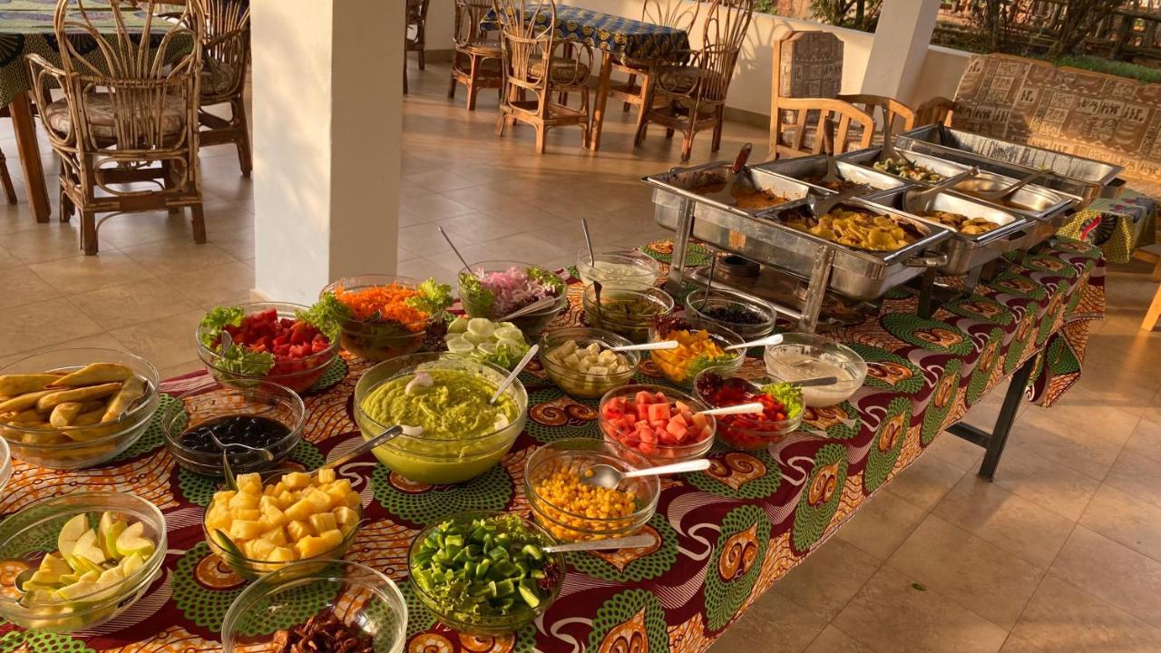 Banda Lodge Masaka Extérieur photo