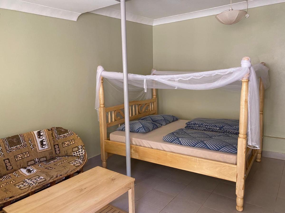 Banda Lodge Masaka Extérieur photo