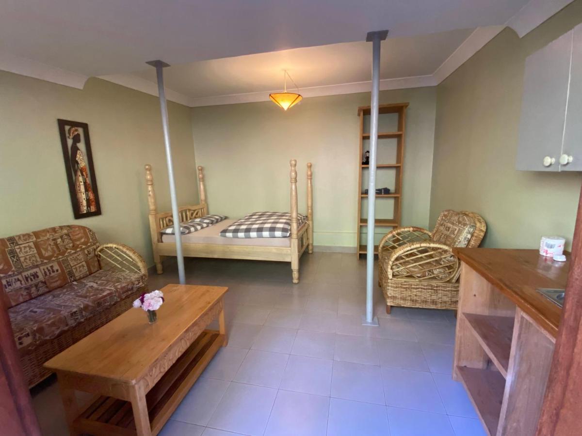 Banda Lodge Masaka Extérieur photo