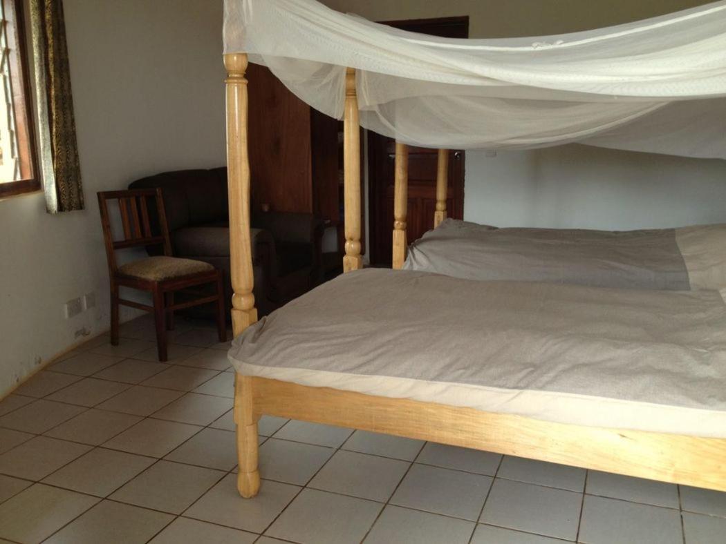 Banda Lodge Masaka Extérieur photo