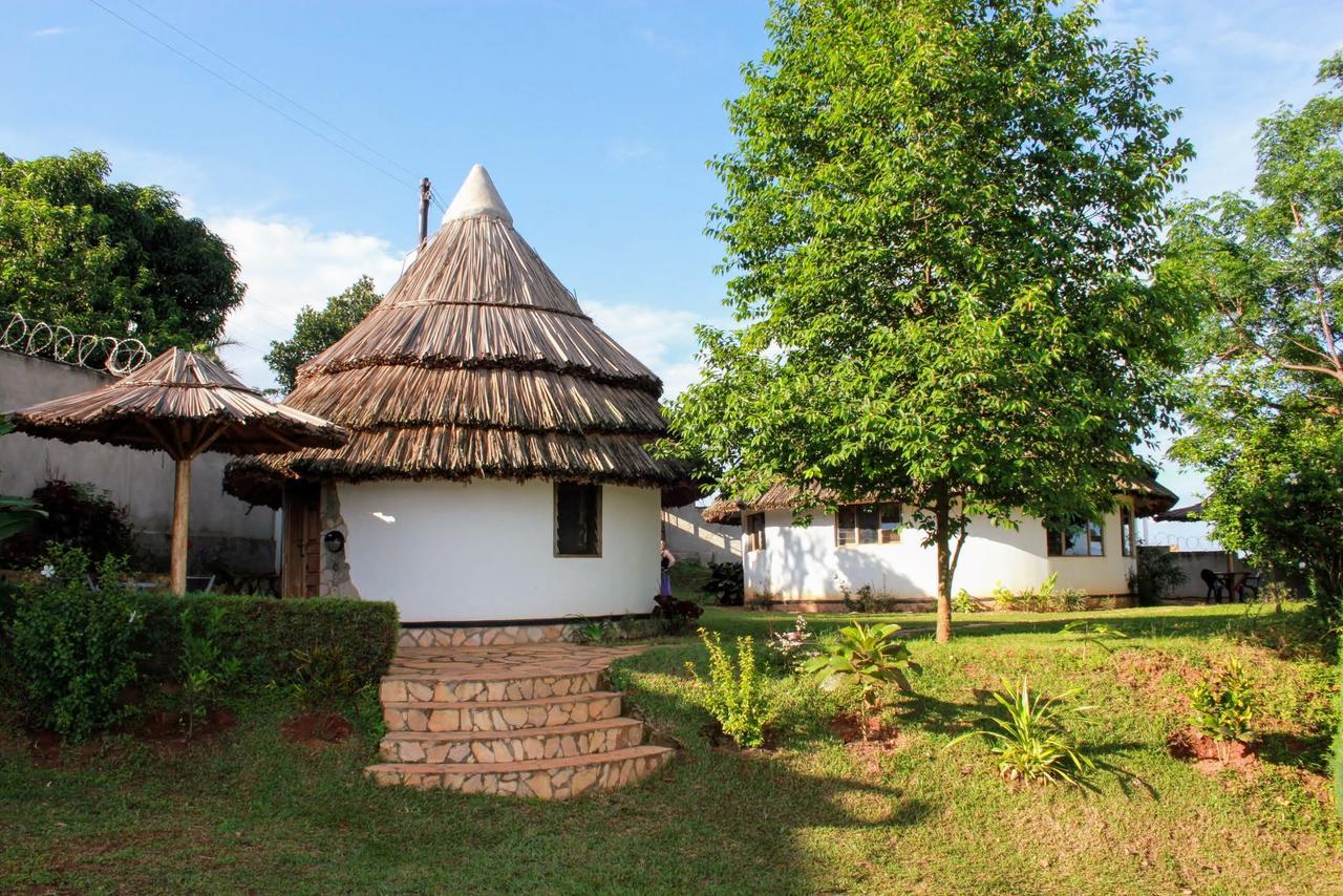Banda Lodge Masaka Extérieur photo