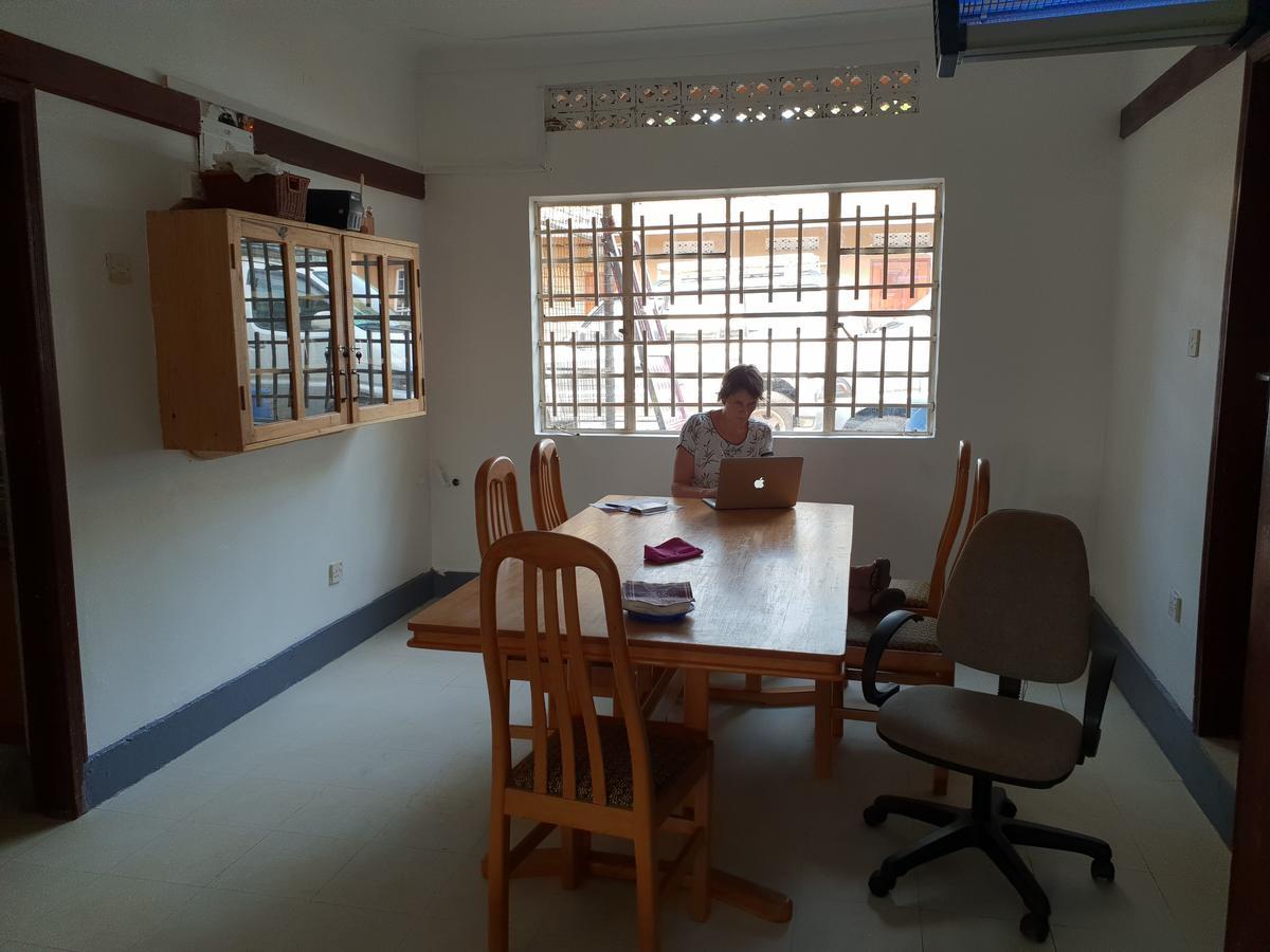 Banda Lodge Masaka Extérieur photo