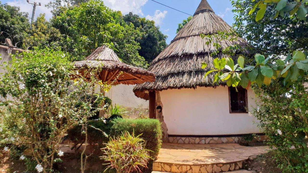 Banda Lodge Masaka Extérieur photo