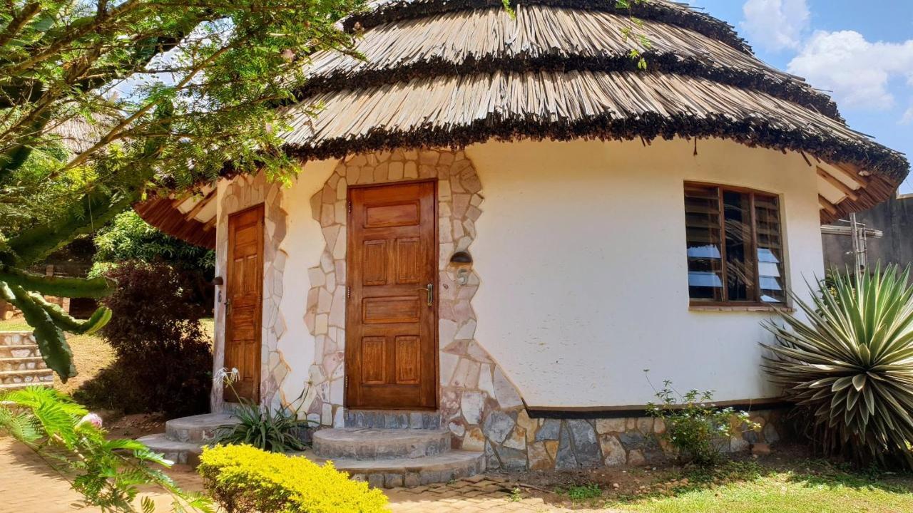 Banda Lodge Masaka Extérieur photo